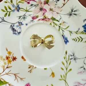Vintage Gold Bow Brooch Signed Gerry